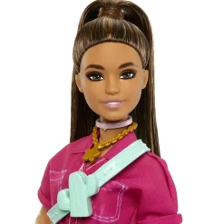 MATTEL Muñecas*Barbie - Muñeca con Mono Rosa y Complementos de Moda ㅤ