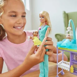 BARBIE Muñecas*- Playset Pediatra