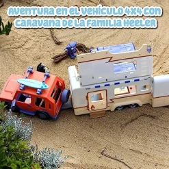FAMOSA Coleccionables Y Mini Mundos*- Bluey - Vehículo de vacaciones con tablas de surf y figurita articulada ㅤ