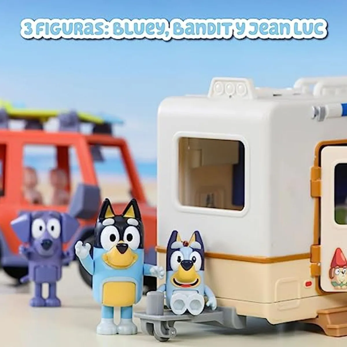 FAMOSA Coleccionables Y Mini Mundos*- Bluey - Vehículo de vacaciones con tablas de surf y figurita articulada ㅤ