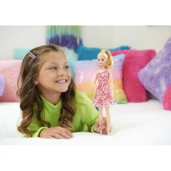 MATTEL Muñecas*- Muñeca Barbie Fashionista con vestido rosa y accesorios ㅤ