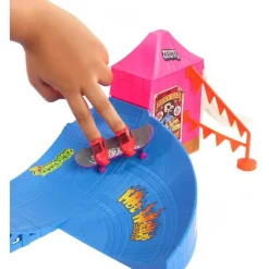 MATTEL Vehículos Y Circuitos*- Parque de skate con monopatín de juguete y zapatillas para dedos ㅤ