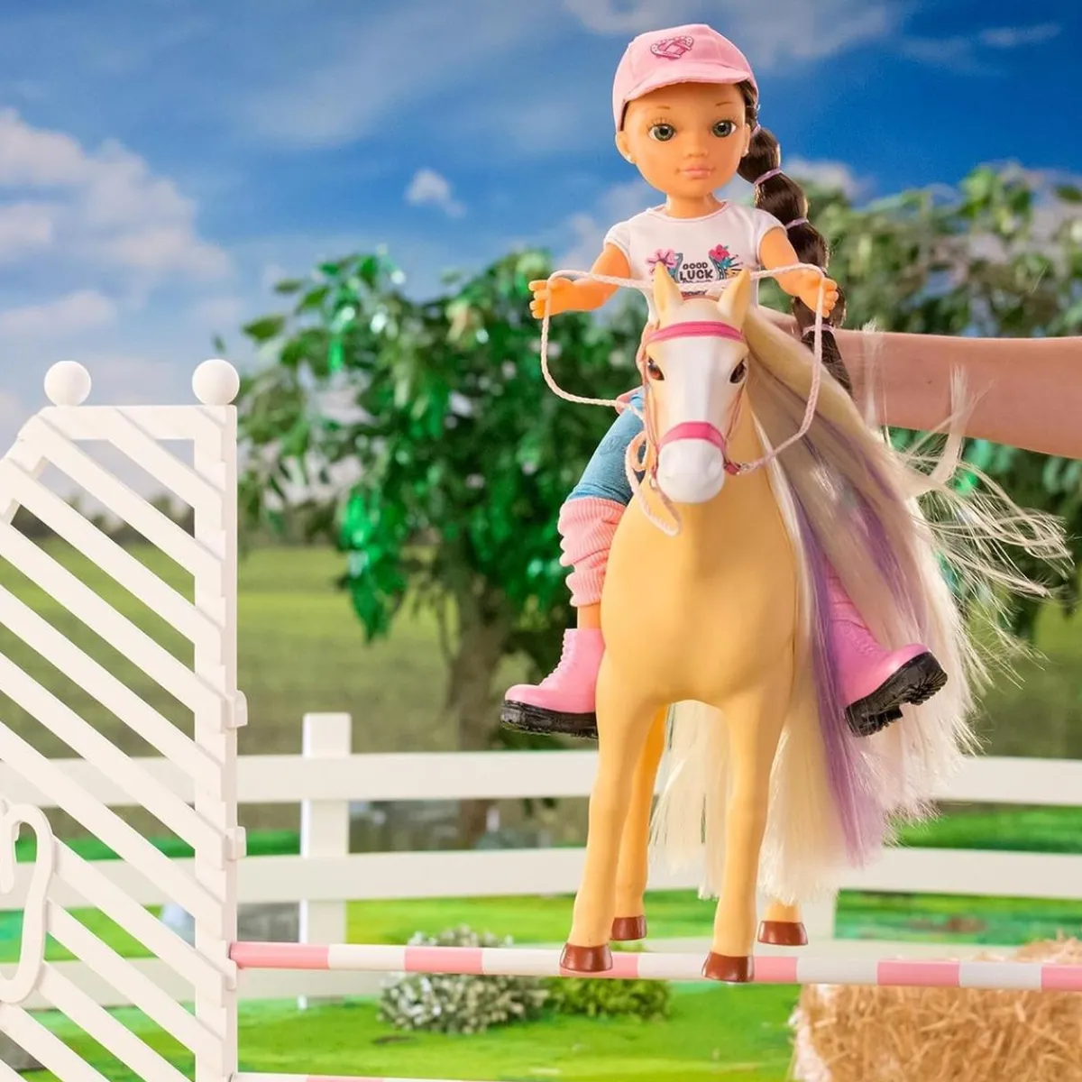 NANCY Muñecas*- Muñeca articulada con caballo y accesorios de cuidado ㅤ